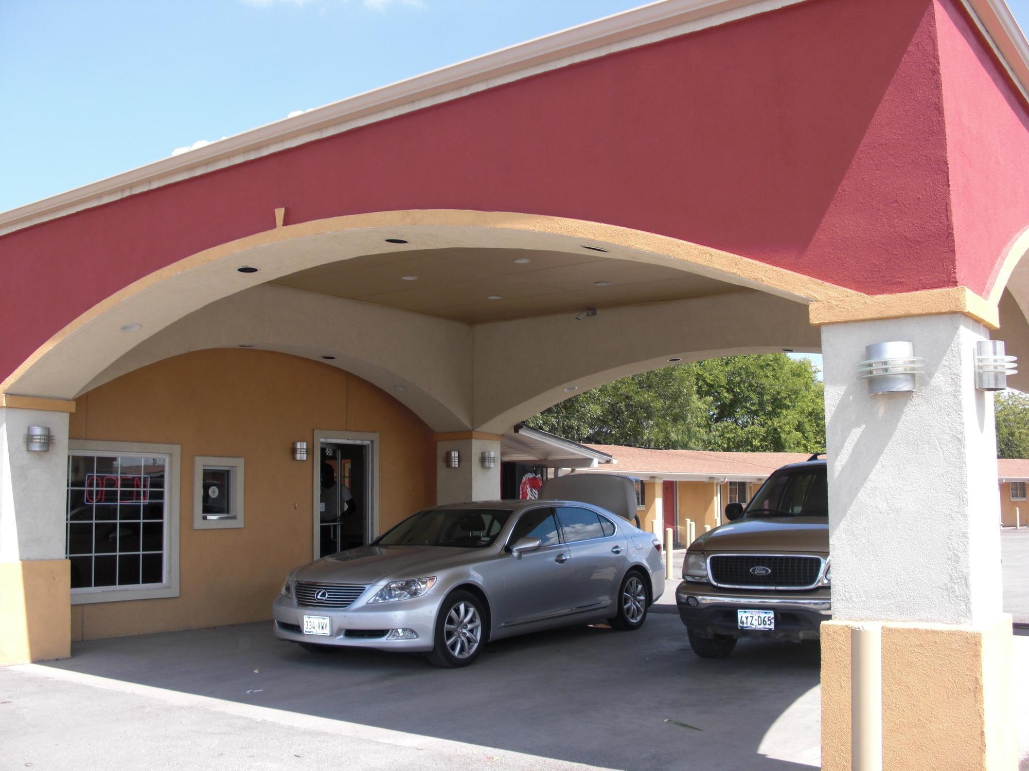 Amber Sky Motel Uvalde Exterior photo